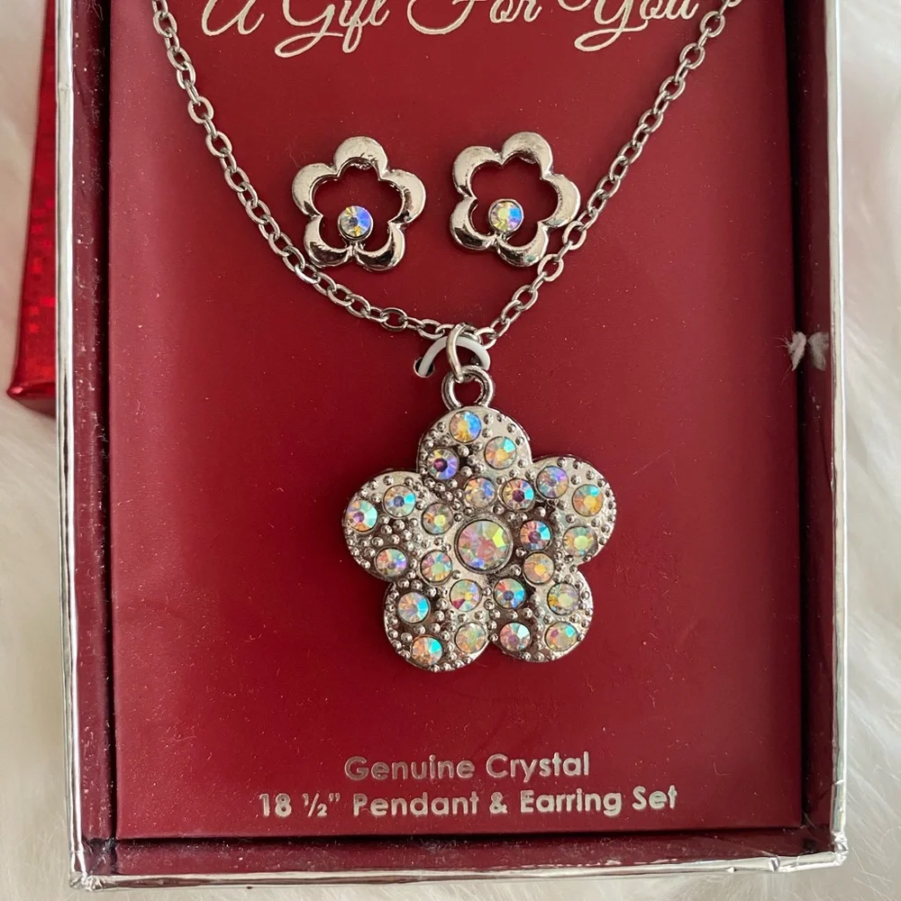Necklace and earring set